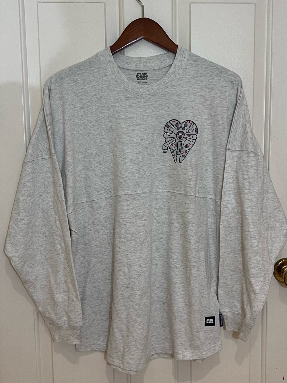 Disney Star Wars Heather Gray Long-Sleeve Graphic Spirit-style Shirt. Unisex fit